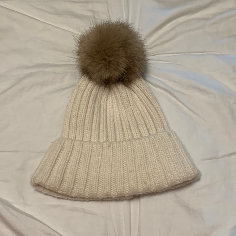 H&M White Fluffy Hat